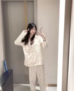 睡衣妹妹激情粉嫩烧杯