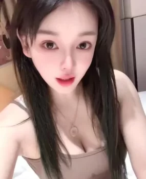 新出炉小奶妹越玩越尽兴