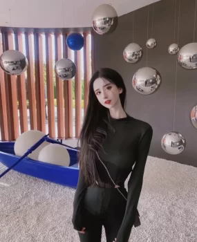 婀娜多姿前凸后翘胸挺奶子粉嫩湘妹子服务好