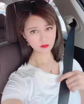 常平白嫩大波长腿妹