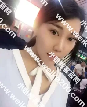 爆操娇嫩小骚货刘美，乖巧甜美，丝袜美腿足交体验完美！