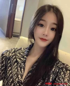 包头长发顺滑气质绝佳，口的时候无比满足，翘臀后入顺滑到底