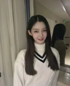 开封骚妹很会玩深喉乳交足交颜射 样样精通体验感十足